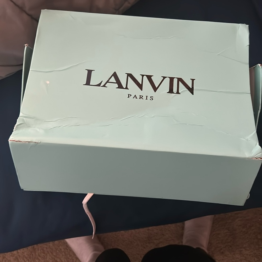 Lanvin curb